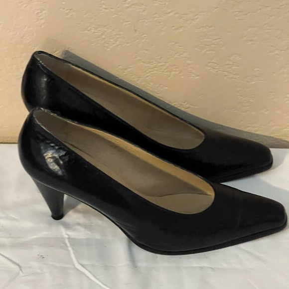 Classic heels - Picture 2 of 4